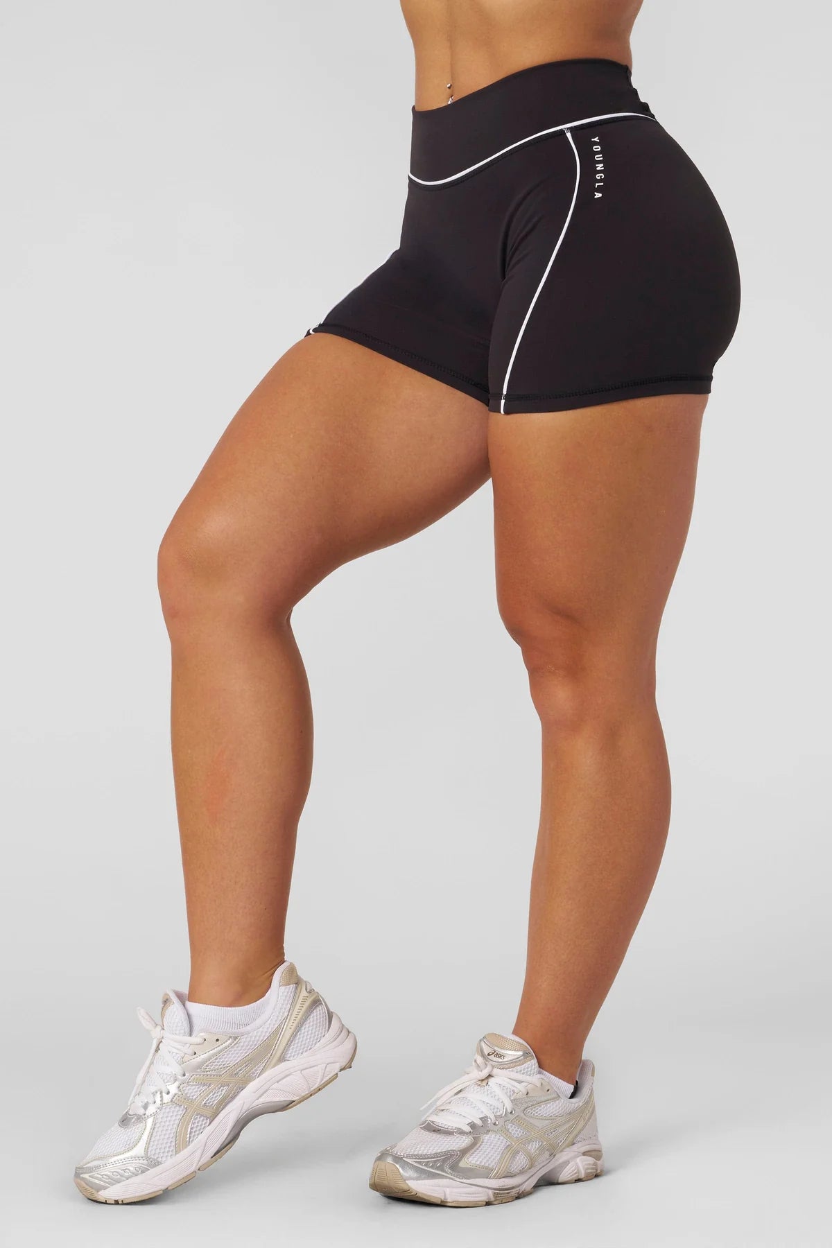 W161 - Elevate outline Shorts 5" New Colors - Black/White