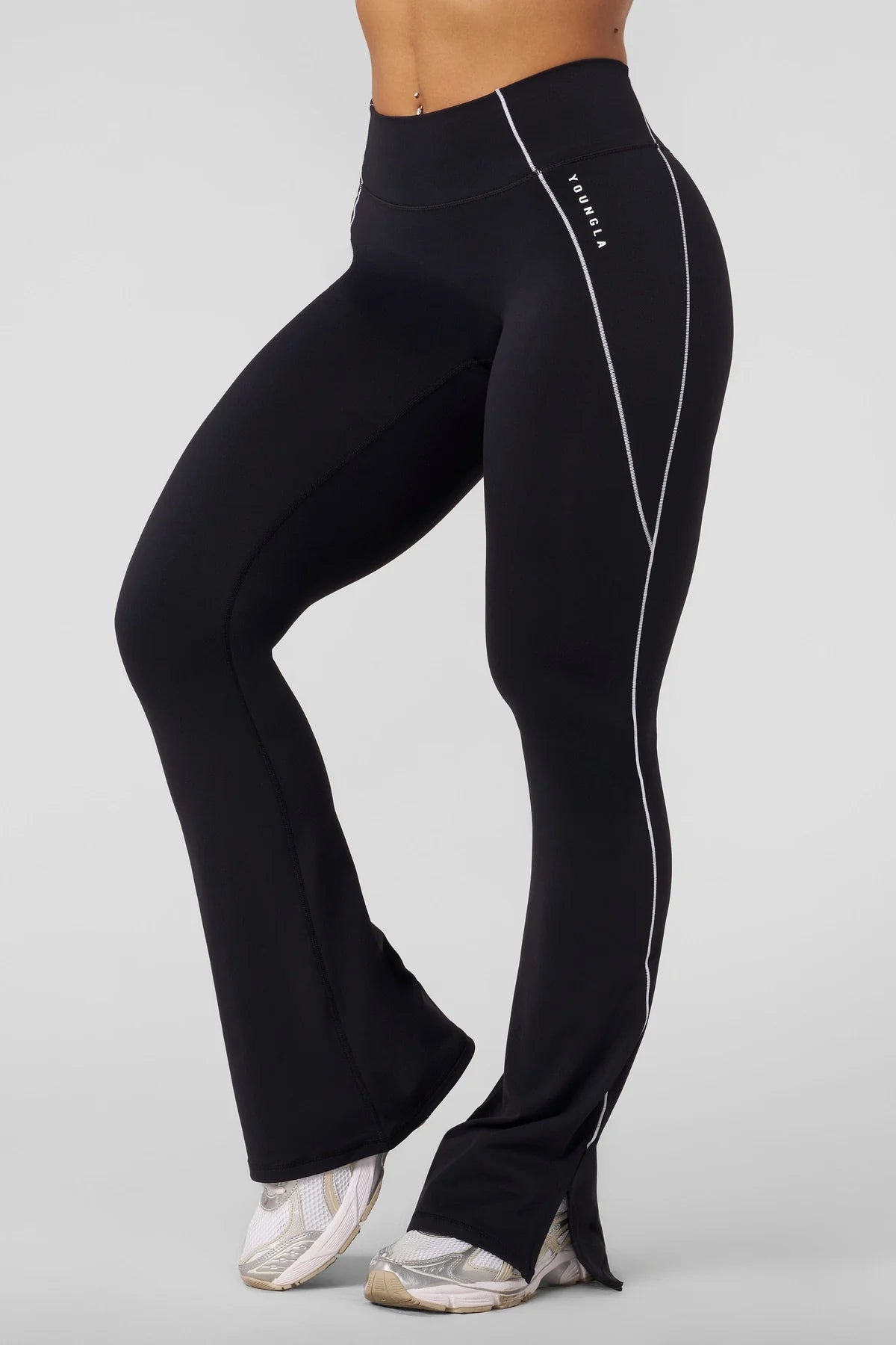 W285 - Elevate flare leggings - Black/White