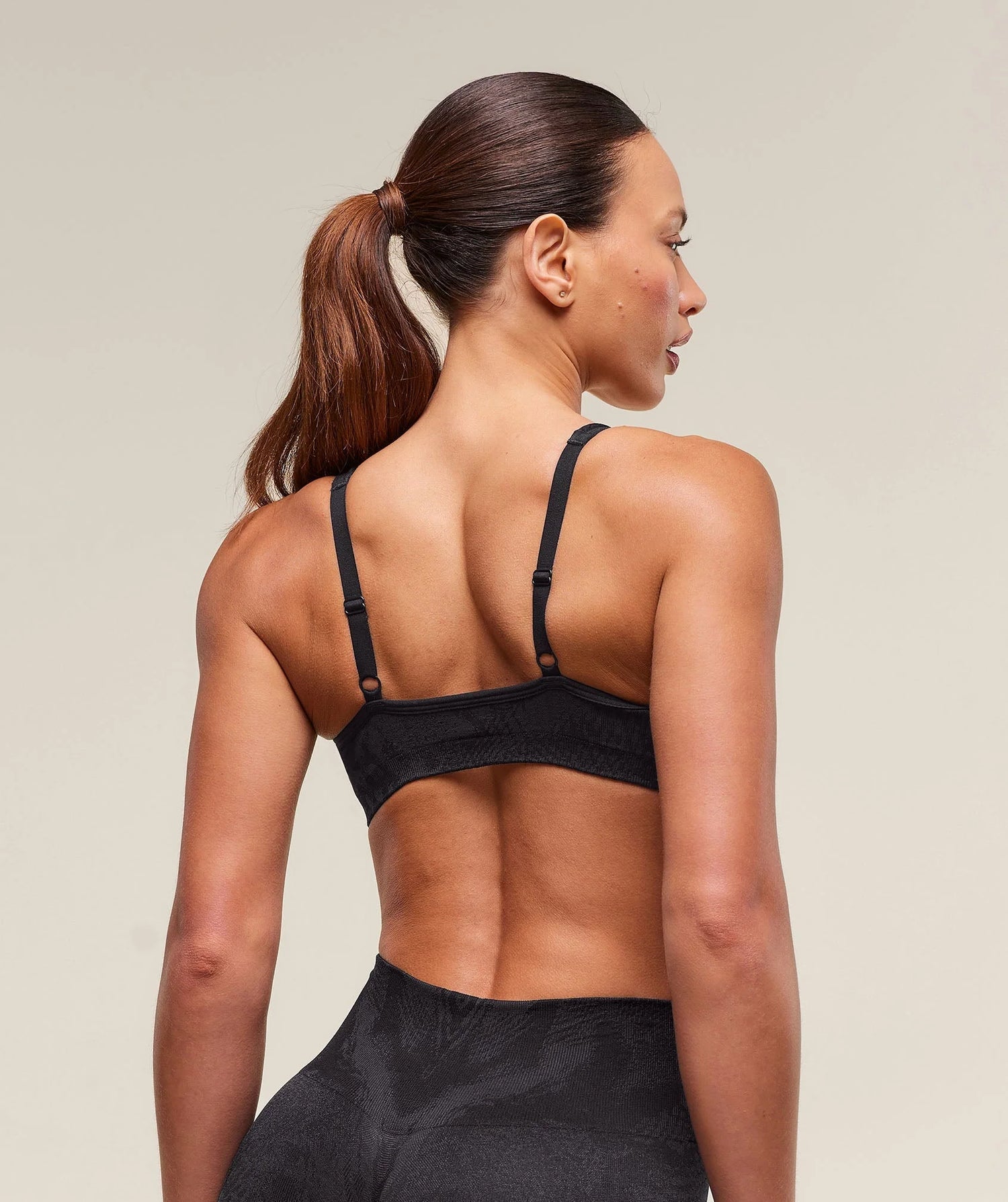 Adapt X Whitney Animal Seamless Twist Front Bra - Asphalt Grey/Black