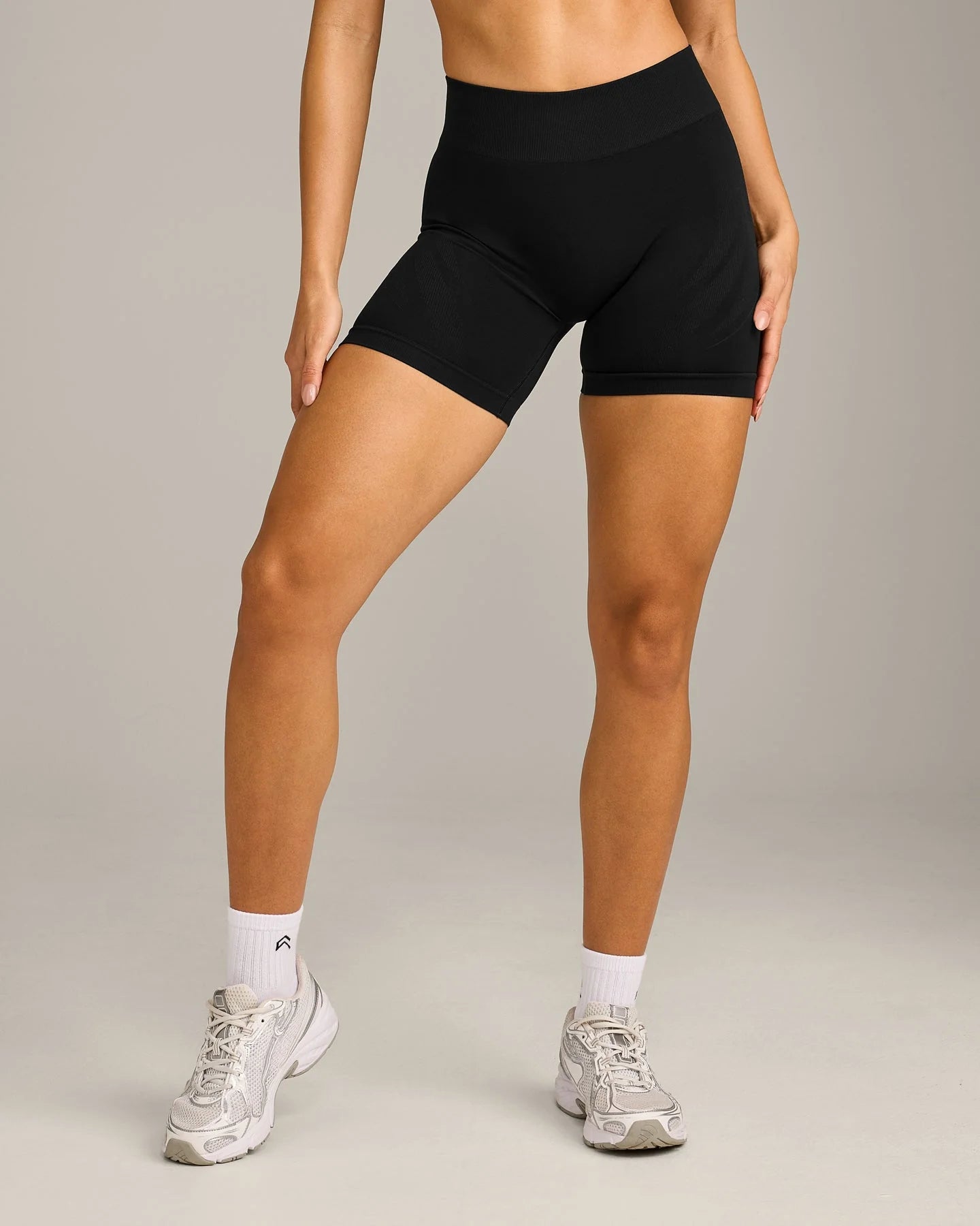 EnhanceLift™ Seamless Shorts with Gray Logo - Black