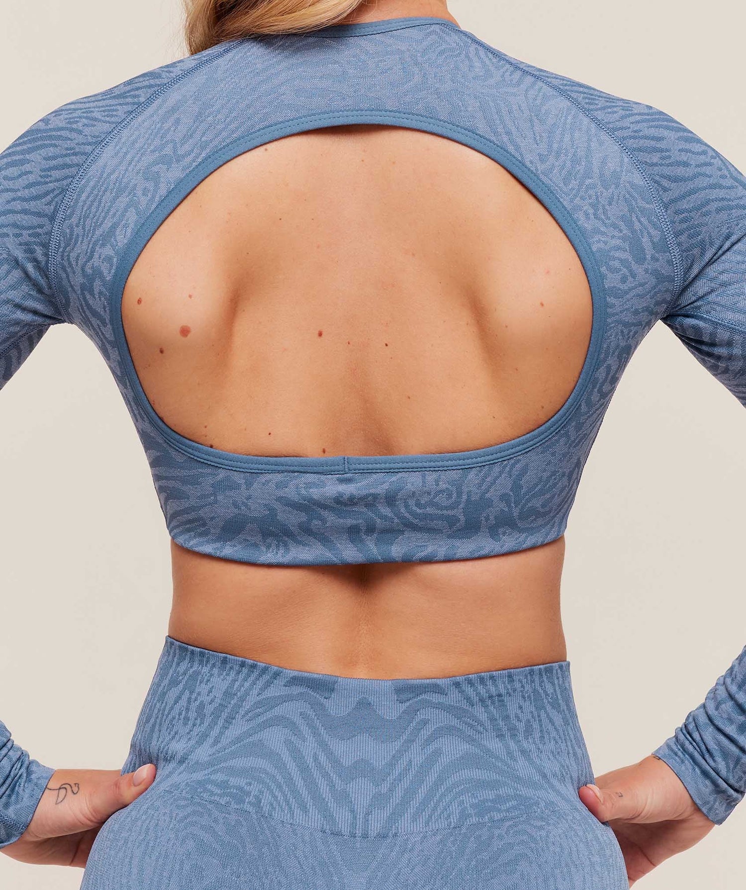 Adapt Animal Long Sleeve Crop Top - Worn Blue/Peri Blue