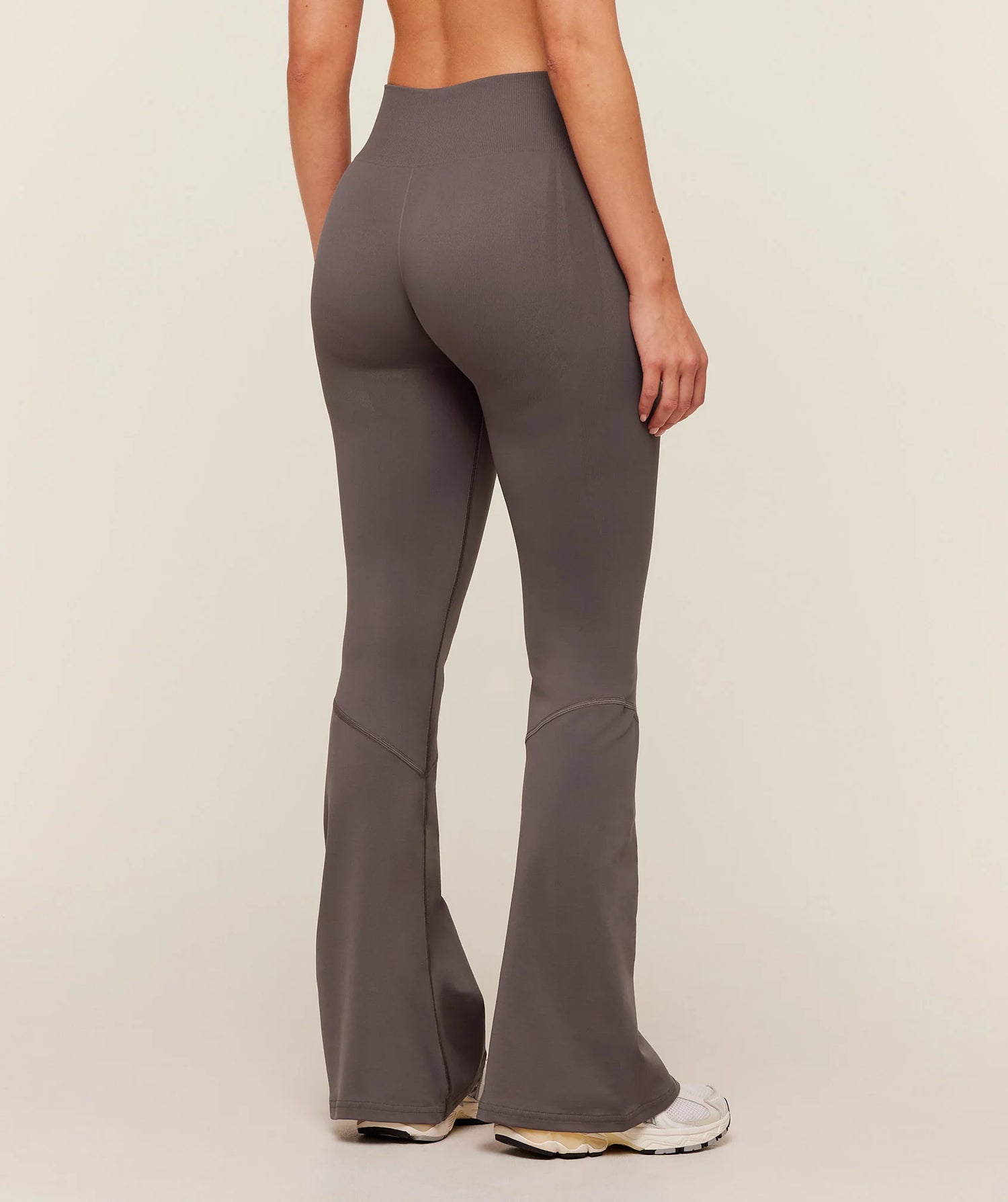 Everyday Seamless Flared Legging 2.0 - Cool Brown