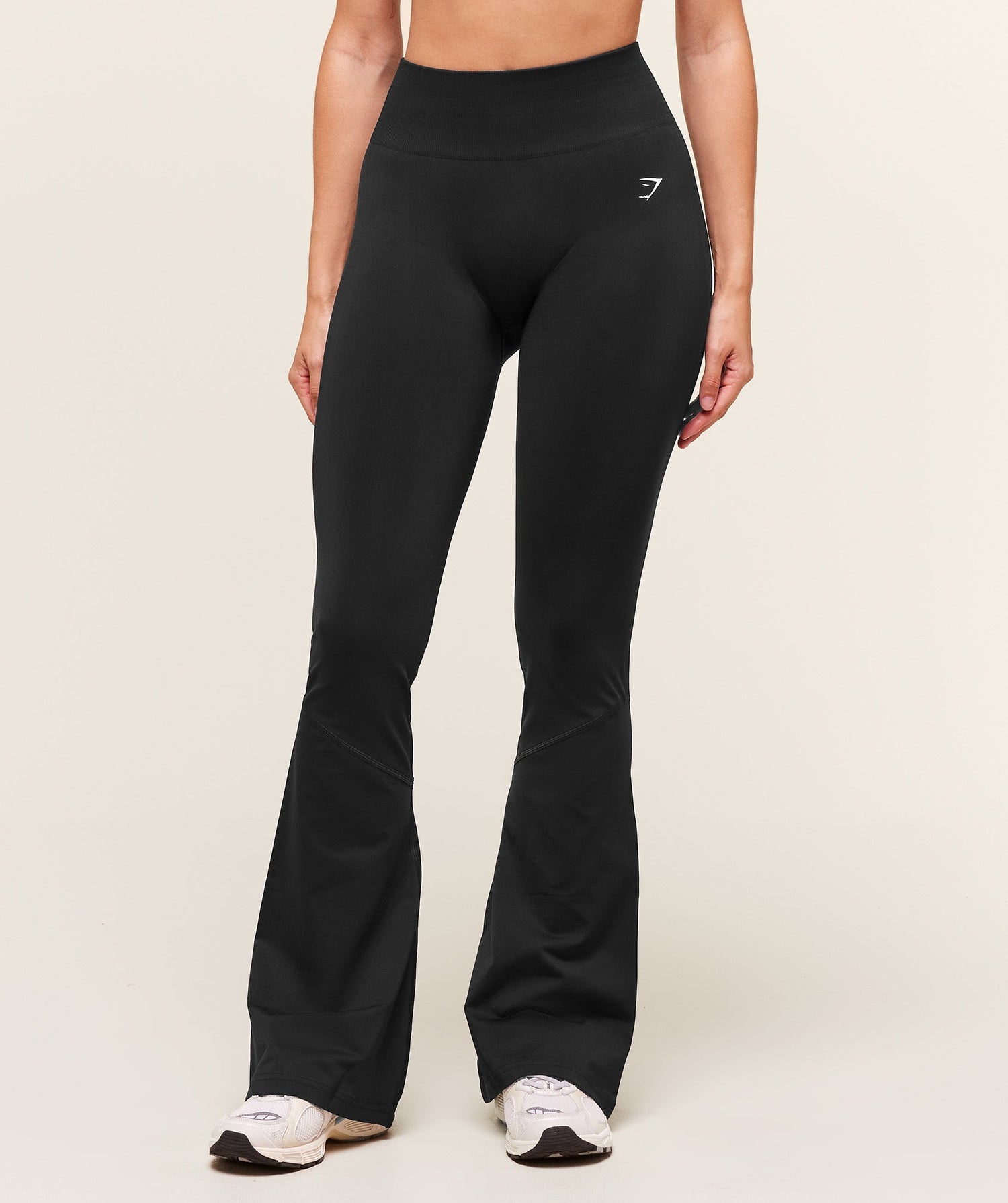 Everyday Seamless Flared Legging - Black